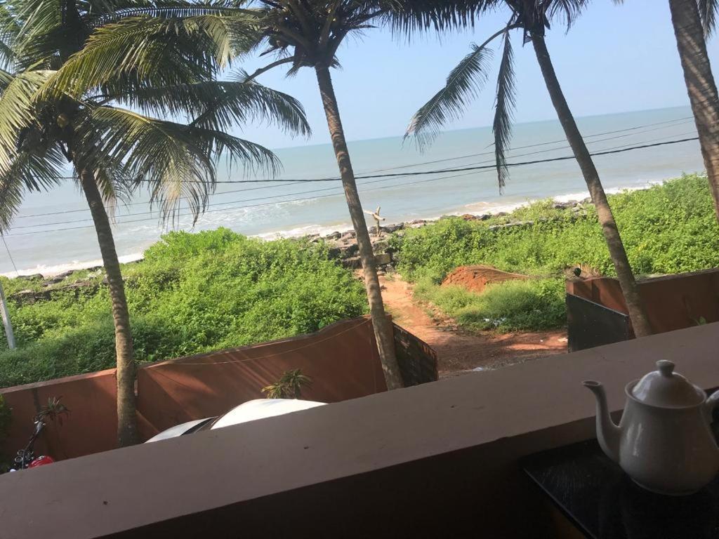 Kizhunna Rock Beach House Kannur Exterior photo