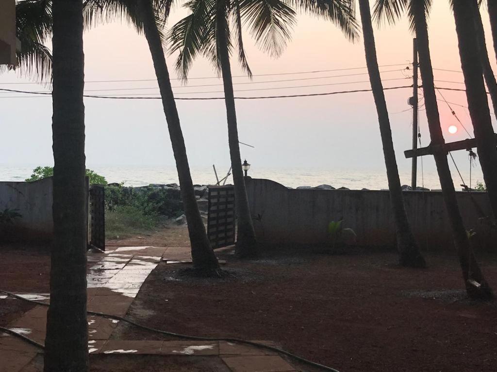 Kizhunna Rock Beach House Kannur Exterior photo